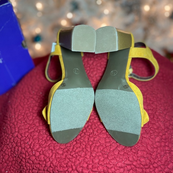 Womens Worthington Spicy Mustard Heel - Picture 10 of 10